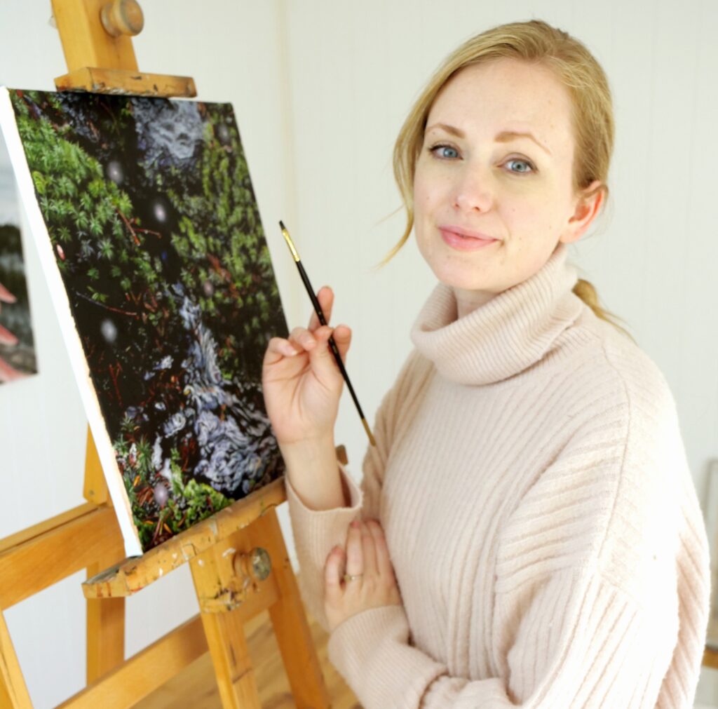 contact artist christina ridgeway painting at her easel